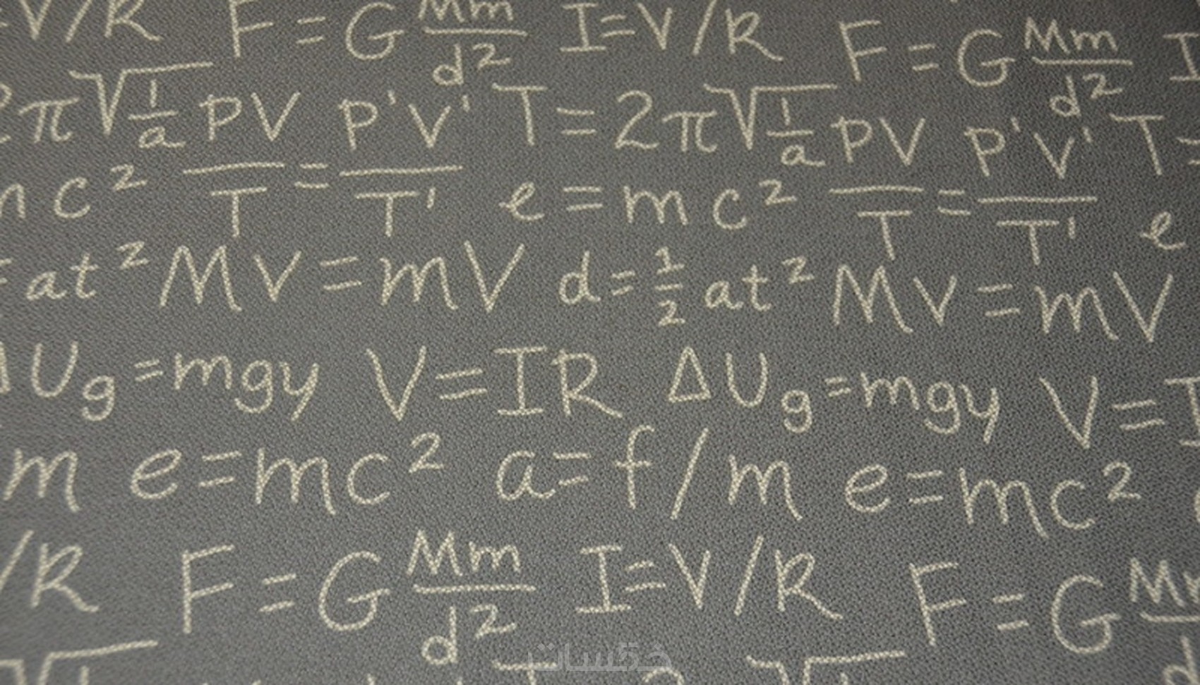 كتابة مقالة علمية عن القمر